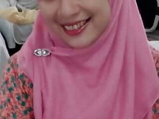 Pink Hijab – Amazing Handjob