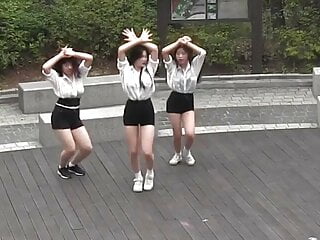Korean prostitute dancing (12 o'clock Chung-ha)