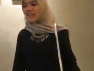 Girl wearing hijab getting naked (cewek jilbab bugil)
