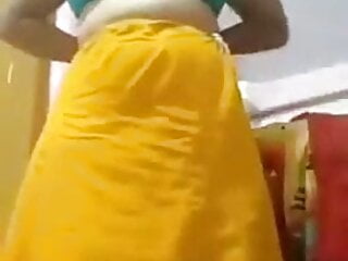 Yellow saree, aunty does nude show