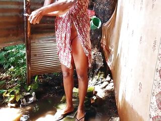 Village girl bath nude srilanka public path village bhabi bath in open bathroom. 