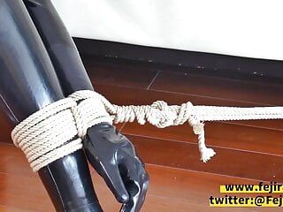 Fejira com – Bondage gas mask girl in latex being whipped