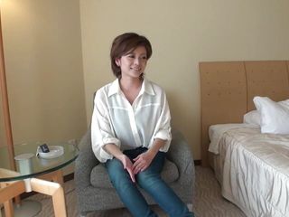 Hungry Japanese wife, enjoying a big dick in the cheating in the hotel