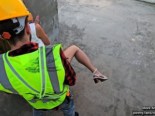 Gorgeous Accountant Lady Gives Her Ass to Dirty Builder